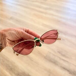 Gold Frame Pink Lens Cat-Eye Sunglasses - Women's Fashion Accessory